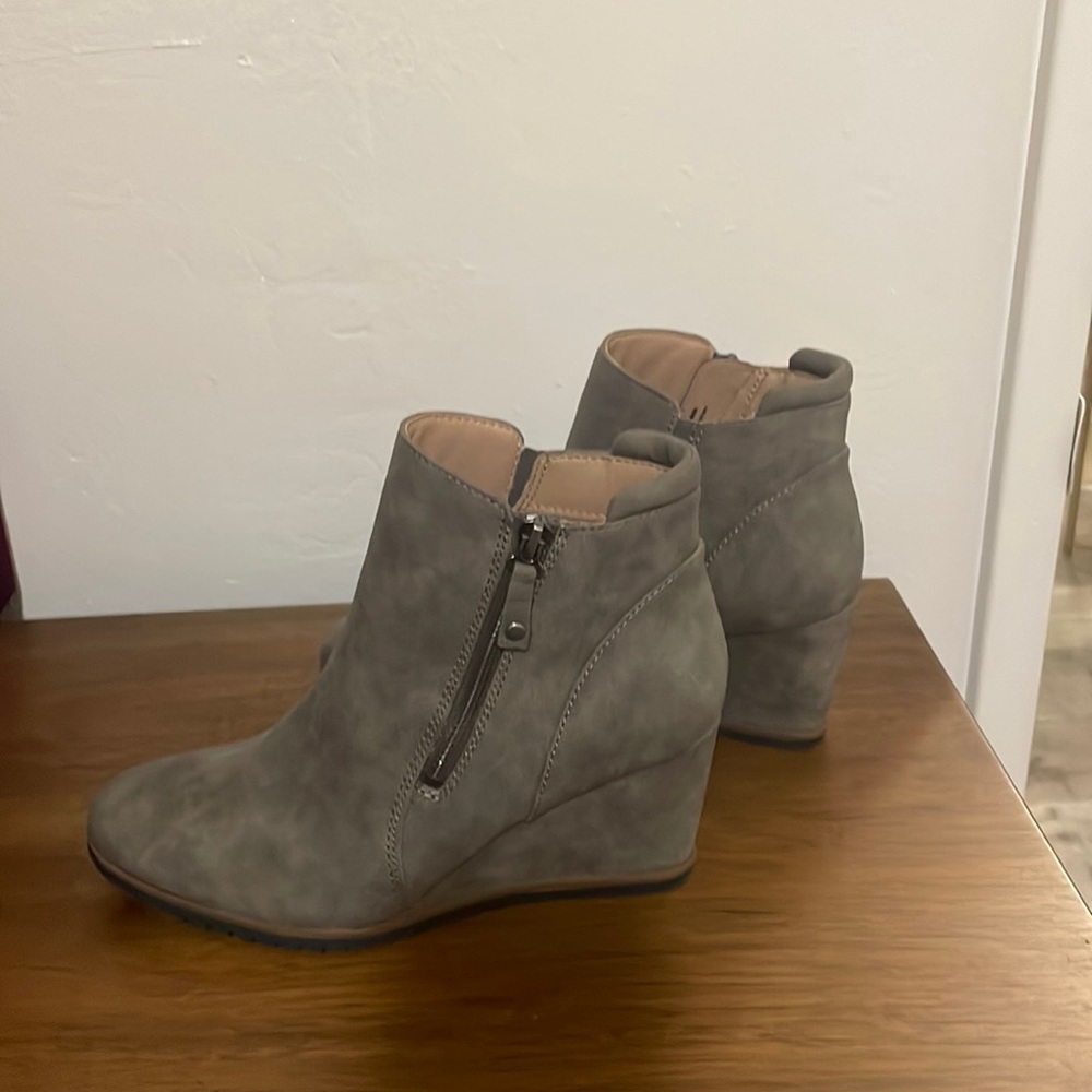 Womens Booties. Never worn. Size 8. Naturalizer. 2-3/4” heel.